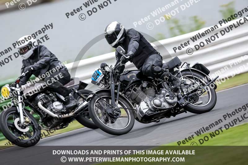 Vintage motorcycle club;eventdigitalimages;mallory park;mallory park trackday photographs;no limits trackdays;peter wileman photography;trackday digital images;trackday photos;vmcc festival 1000 bikes photographs